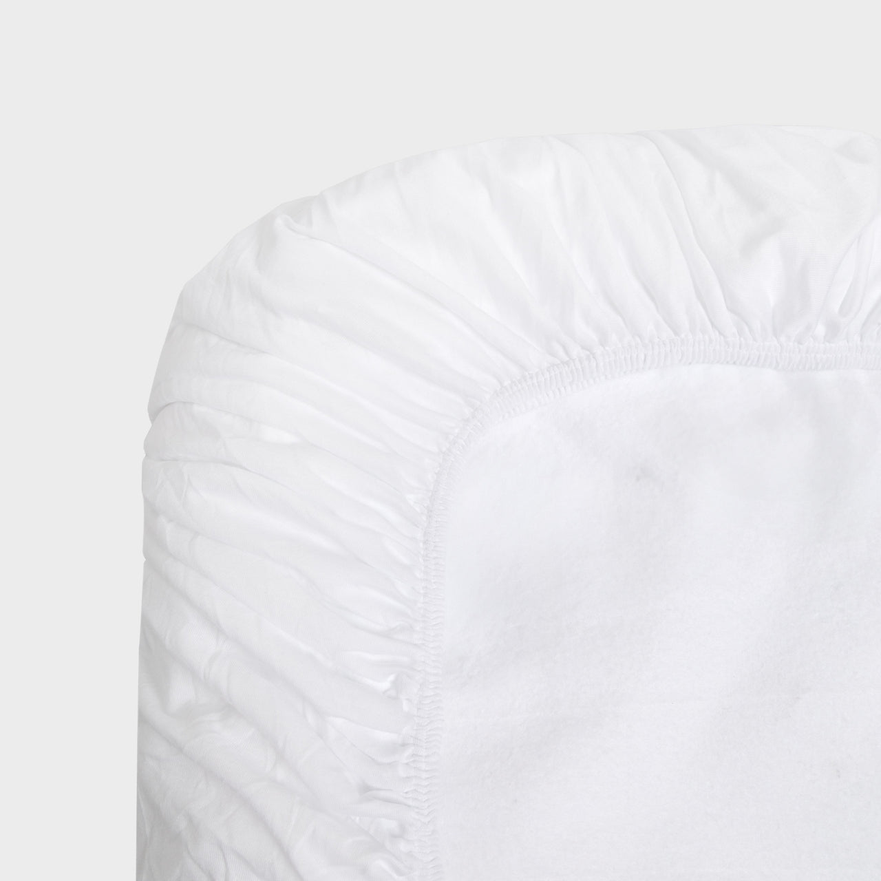 Il TSV di domani è il set di Protect a Bed che include un coprimaterasso con angoli elastici e due federe in morbidissimo jersey di cotone con trattamento Nordic Chill® a effetto Il TSV di domani è il set di Protect a Bed che include un coprimaterasso con angoli elastici e due federe in morbidissimo jersey di cotone con trattamento Nordic Chill® a effetto