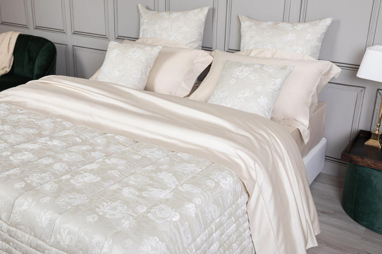 Cuscino decorativo Rose con federa in jacquard misto seta